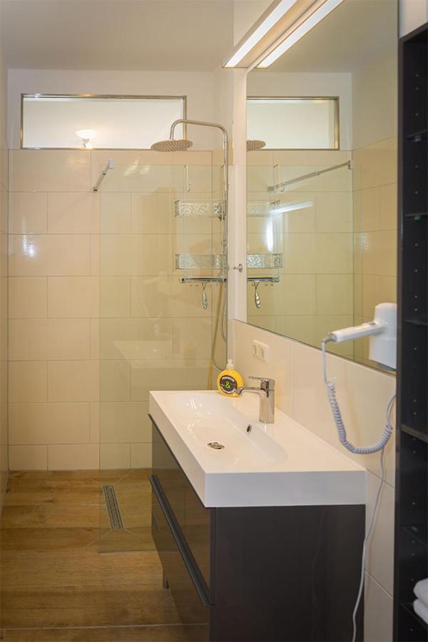 H&H Apartments Im Herzen Der Stadt In Der Lange Strasse Geraeumig Ruhig Mit Kueche Und Esstisch Greifswald Eksteriør billede