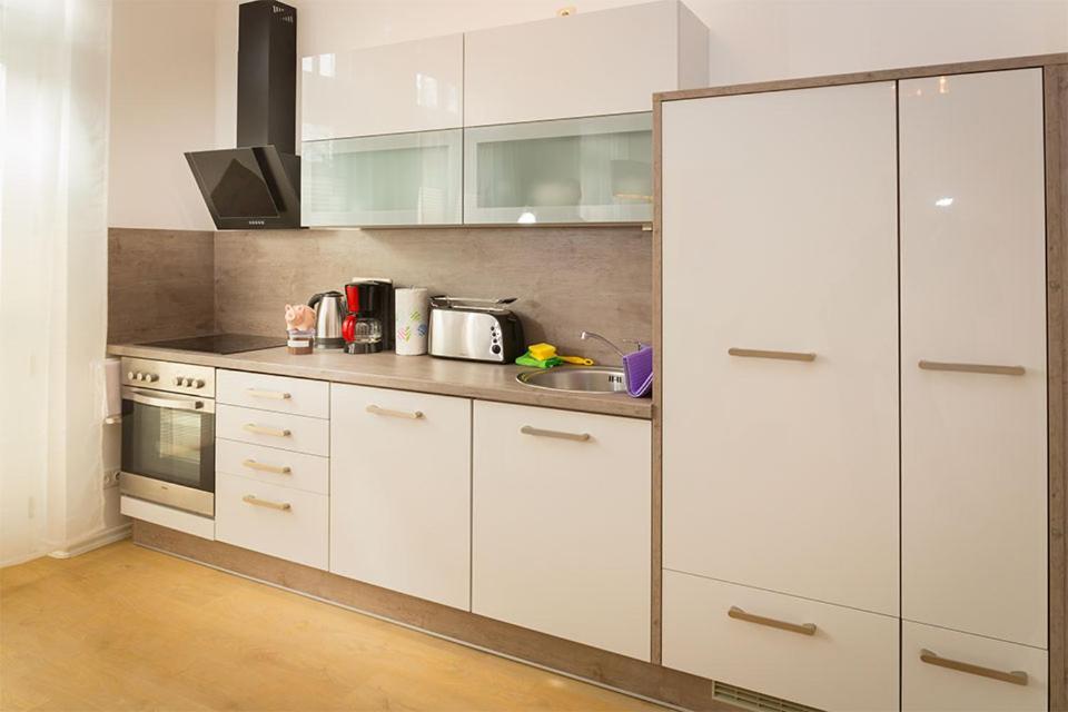 H&H Apartments Im Herzen Der Stadt In Der Lange Strasse Geraeumig Ruhig Mit Kueche Und Esstisch Greifswald Eksteriør billede